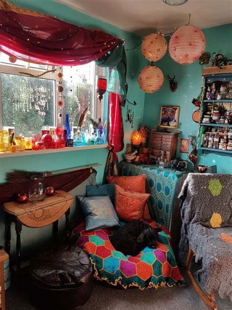 Create a fantasy oasis with a Wotcu-themed bedroom